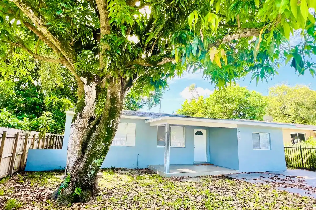 3100 NW 171st St, Miami Gardens: photo 1 of 19