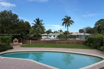 800 SW 8th Ter, Fort Lauderdale: photo 1 of 38