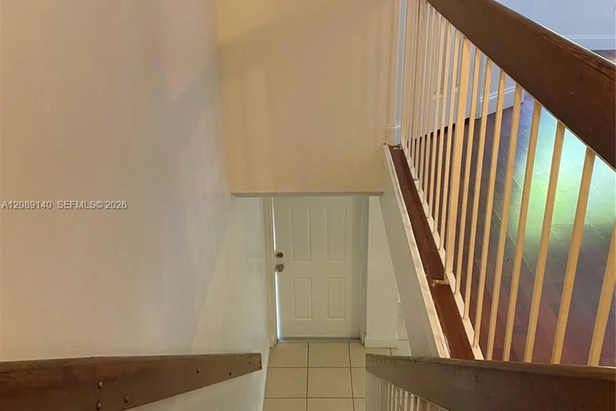 17455 NW 67th Ct #L-17, Hialeah: photo 1 of 3