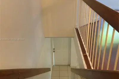 17455 NW 67th Ct #L-17, Hialeah: photo 1 of 3