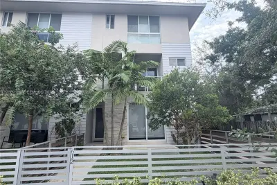 612 NE 12th Ave, Fort Lauderdale: photo 1 of 18