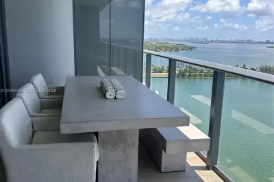 3131 NE 7th Ave #1905, Miami: photo 1 of 13