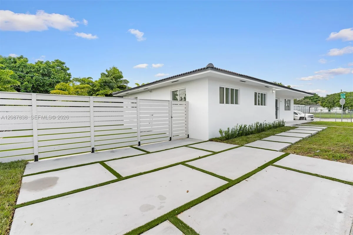 3900 SW 67th Ave, Miami: photo 1 of 19