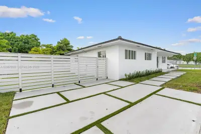 3900 SW 67th Ave, Miami: photo 1 of 19