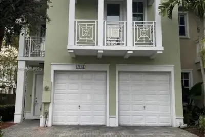 7414 NW 107th Ct, Doral: photo 1 of 33