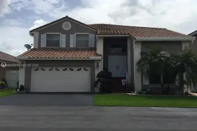 9509 NW 9th Ct, Plantation: photo 1 of 29