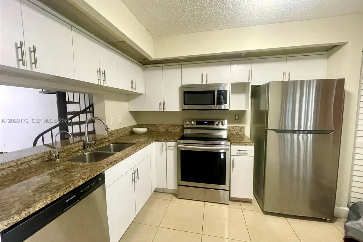 13063 SW 88th Ter S #201-B, Miami: photo 1 of 32