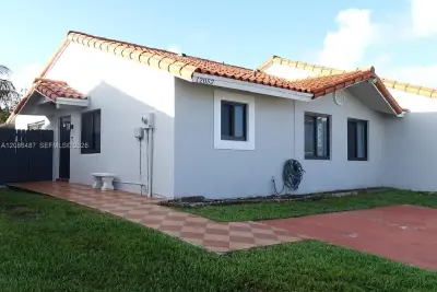 12052 SW 208th Ter, Miami: photo 1 of 14