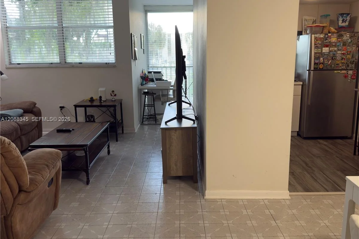 9431 SW 4th St #206, Miami: photo 1 of 16