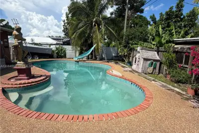 16111 SW 98th Ave, Miami: photo 1 of 18