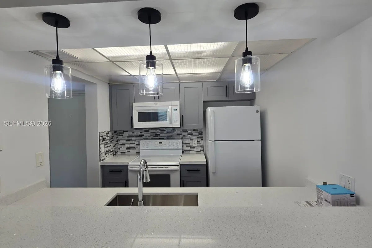 8180 Geneva Ct #419, Doral: photo 1 of 20