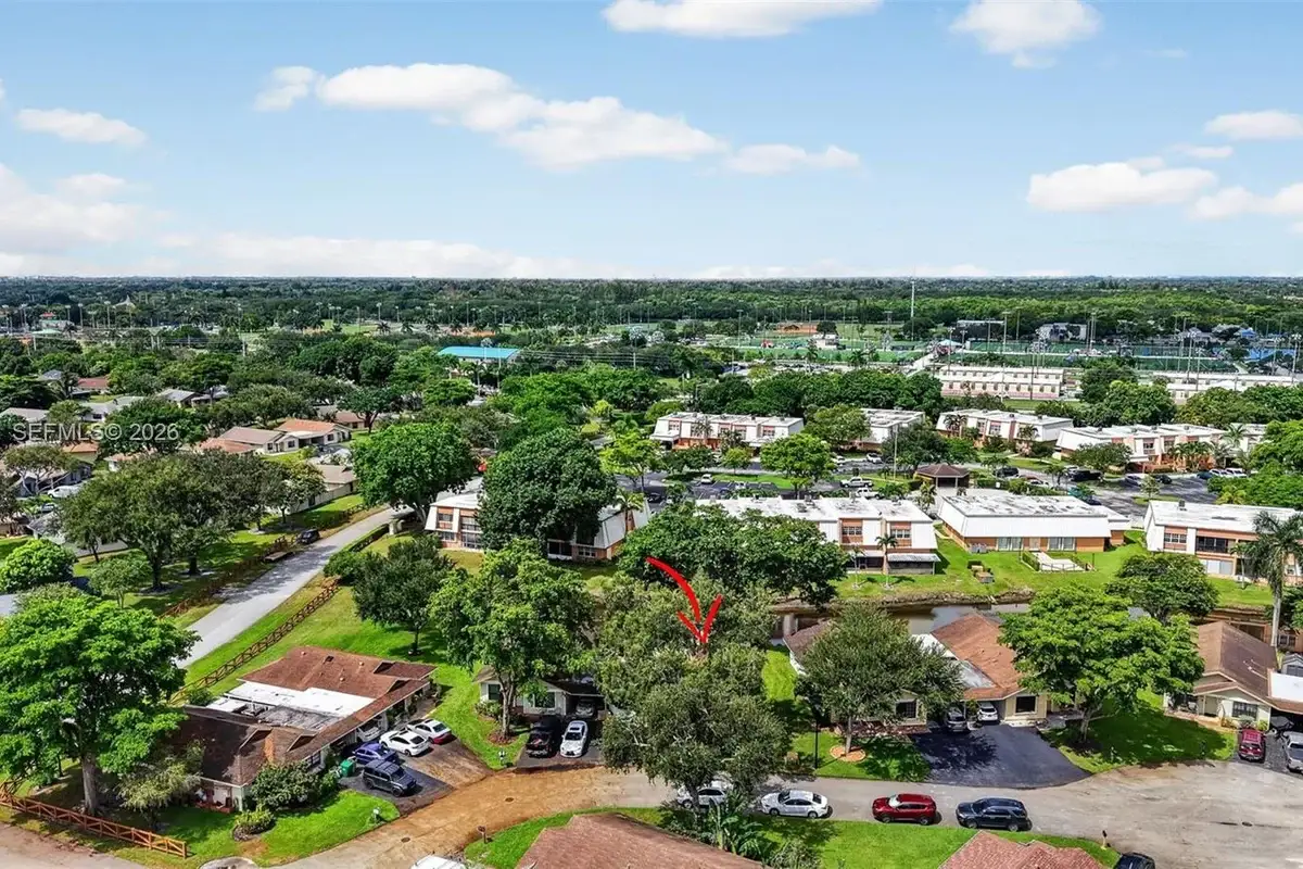 3665 W Forge Rd #39, Davie: photo 1 of 37