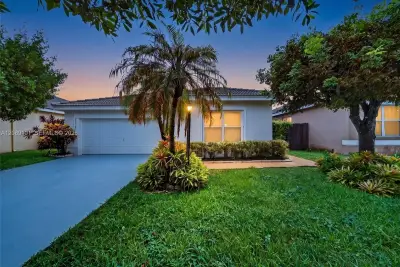 7557 SW 164th Ct, Miami: photo 1 of 44