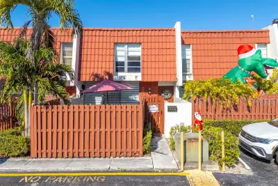 13835 SW 84th St #503, Miami: photo 1 of 33