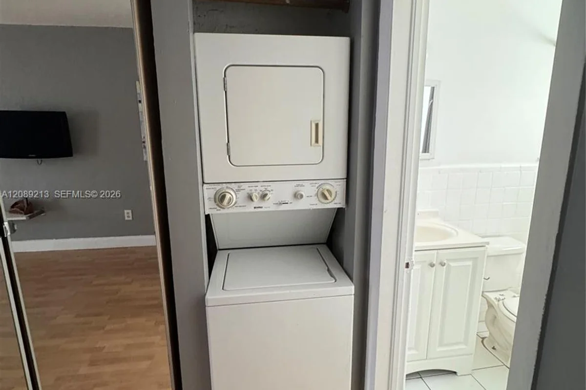 1611 West Ave #10, Miami Beach: photo 1 of 18