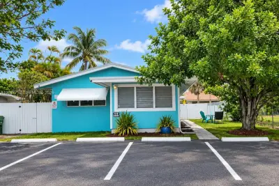 1026 NE 9th Ave, Fort Lauderdale: photo 1 of 25