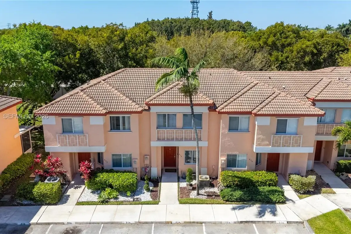 816 NW 208th Way, Pembroke Pines: photo 1 of 51