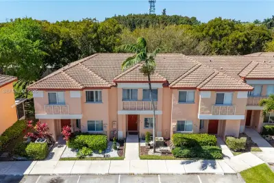 816 NW 208th Way, Pembroke Pines: photo 1 of 51