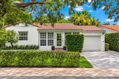 836 Alberca St, Coral Gables: photo 1 of 51