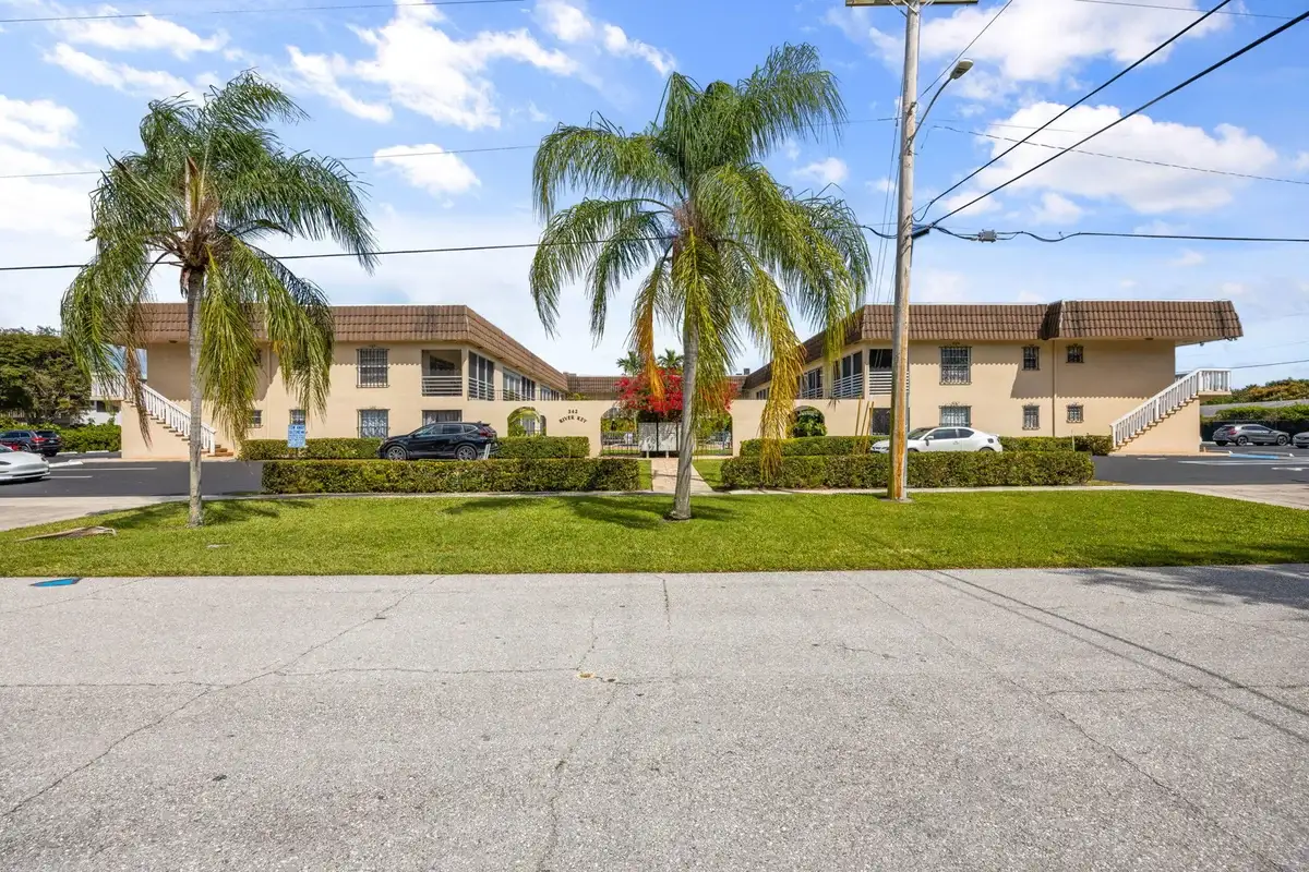 342 Southwind Dr #102, North Palm Beach: photo 1 of 20