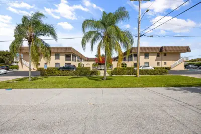 342 Southwind Dr #102, North Palm Beach: photo 1 of 20