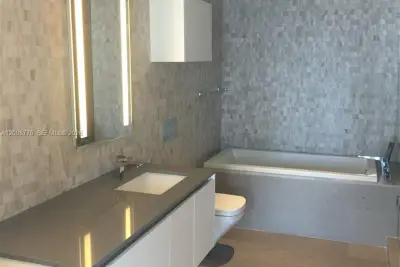 68 SE 6th St #3405, Miami: photo 1 of 8