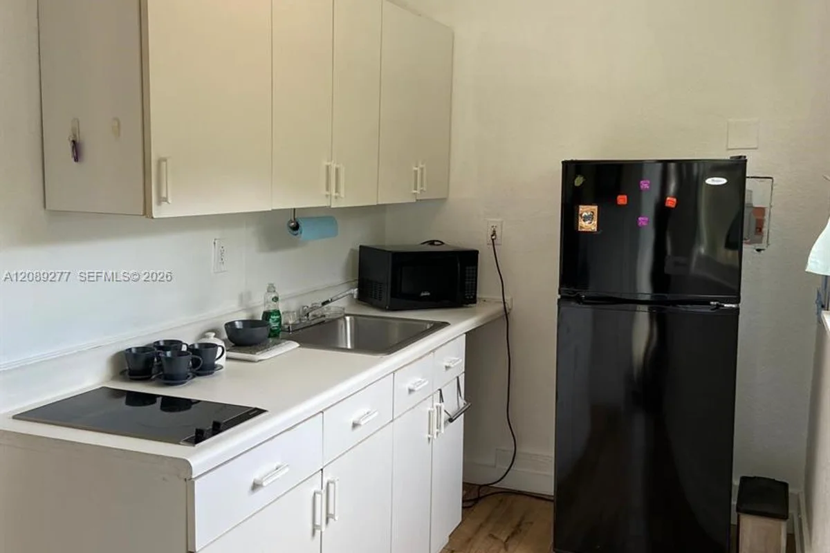 517 SW 4th Ave #2, Fort Lauderdale: photo 1 of 8