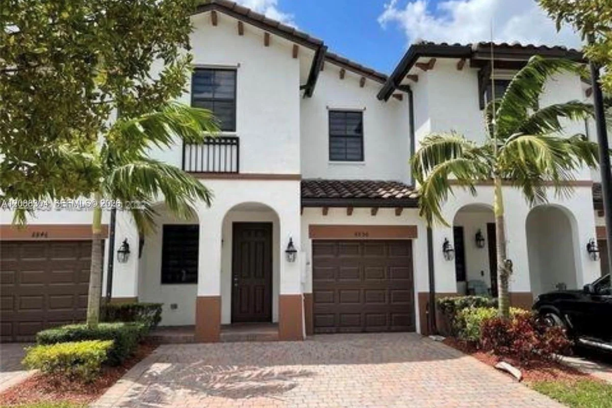 8917 NW 102 Ct, Doral: photo 1 of 12