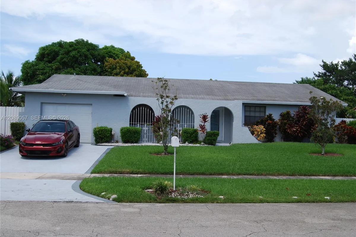 10815 SW 165th Ter, Miami: photo 1 of 37