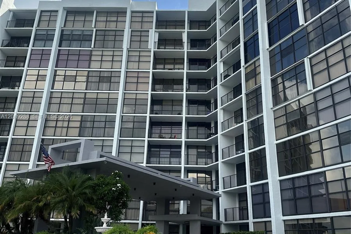 600 Parkview Dr #627, Hallandale Beach: photo 1 of 18