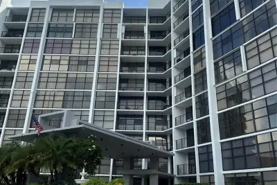 600 Parkview Dr #627, Hallandale Beach: photo 1 of 18