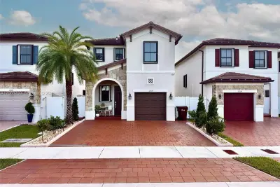 11014 W 35th Ln, Hialeah: photo 1 of 67