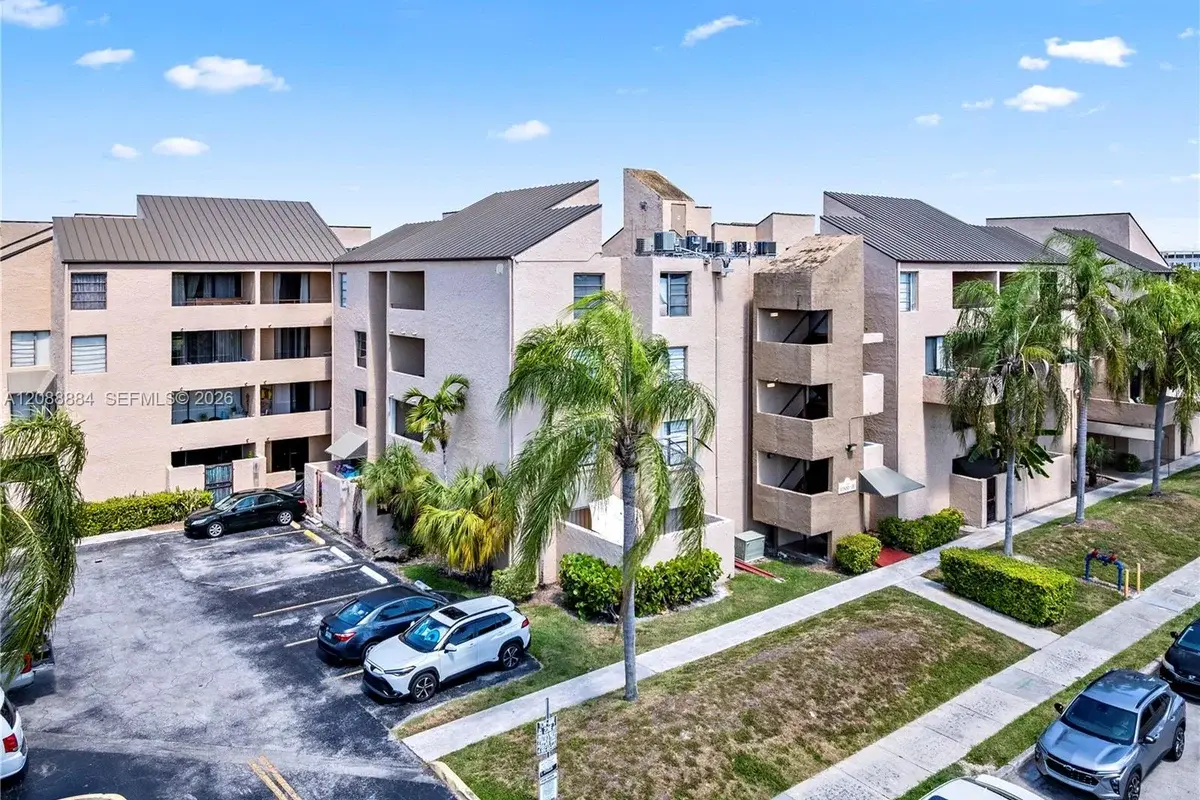 10500 SW 108th Ave #B211, Miami: photo 1 of 23