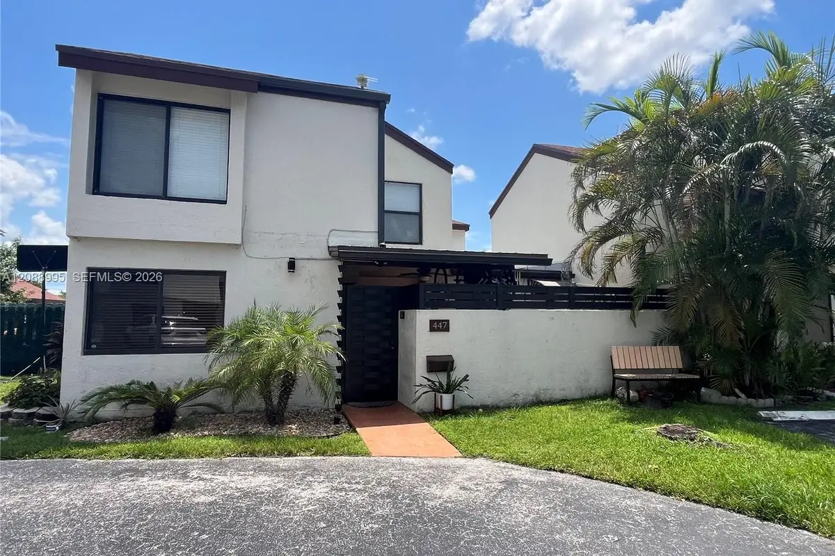 447 NW 98th Ct, Miami: photo 1 of 28