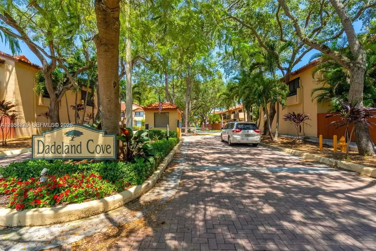 7871 SW 102nd Ln, Miami: photo 1 of 23