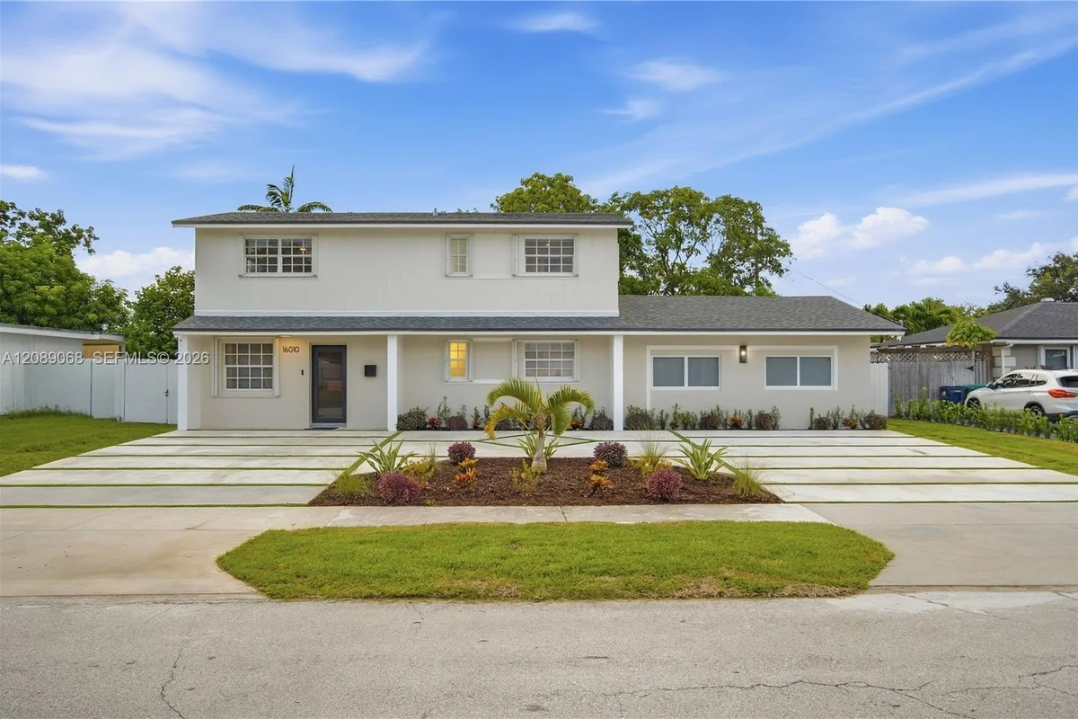 16010 SW 100th Ct, Miami: photo 1 of 30