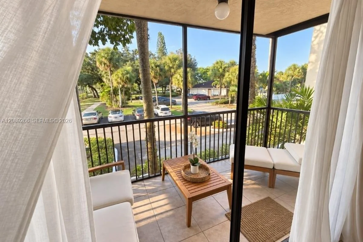 5530 NW 44th St #207C, Lauderhill: photo 1 of 9