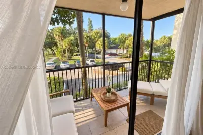 5530 NW 44th St #207C, Lauderhill: photo 1 of 9
