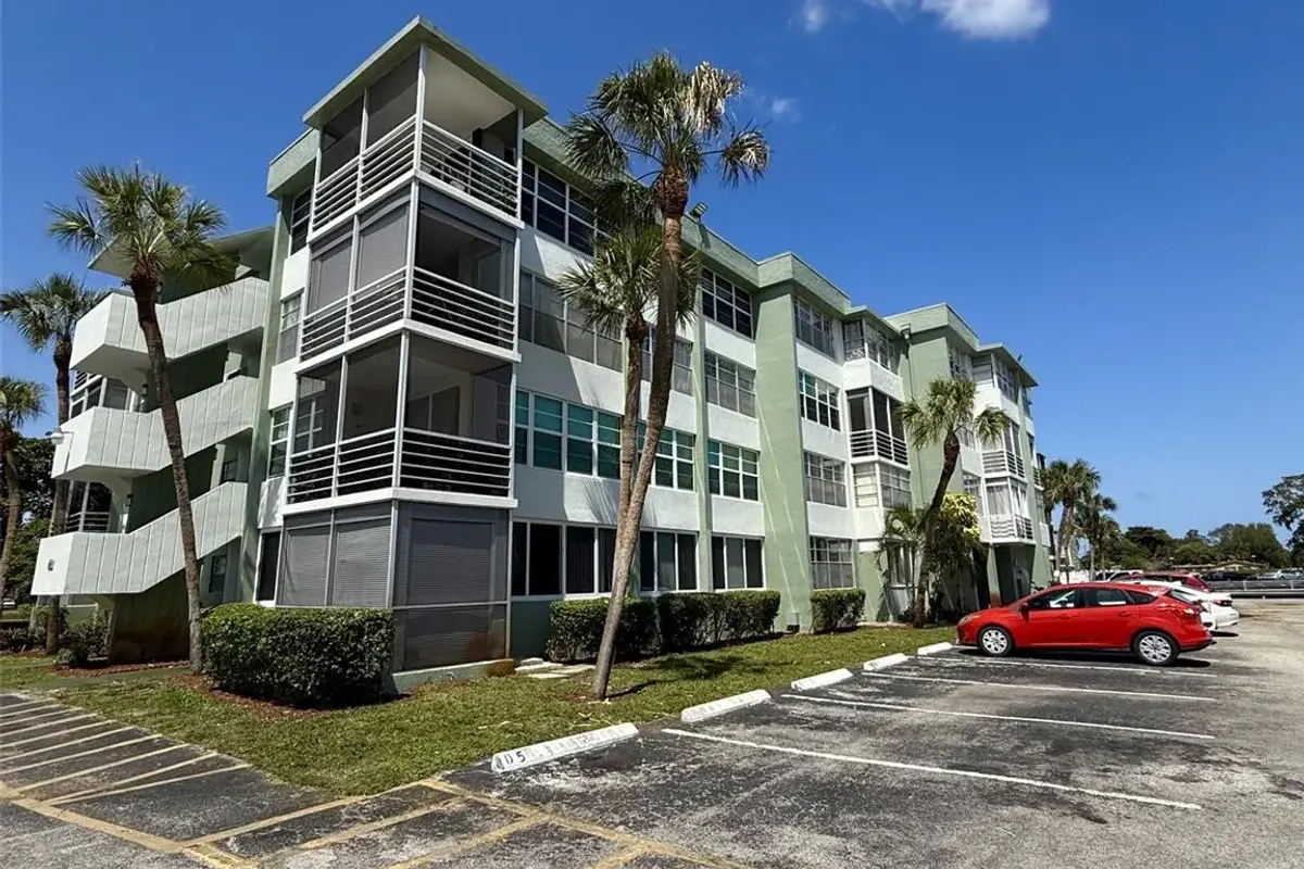 2741 E Taft St #102, Hollywood: photo 1 of 23