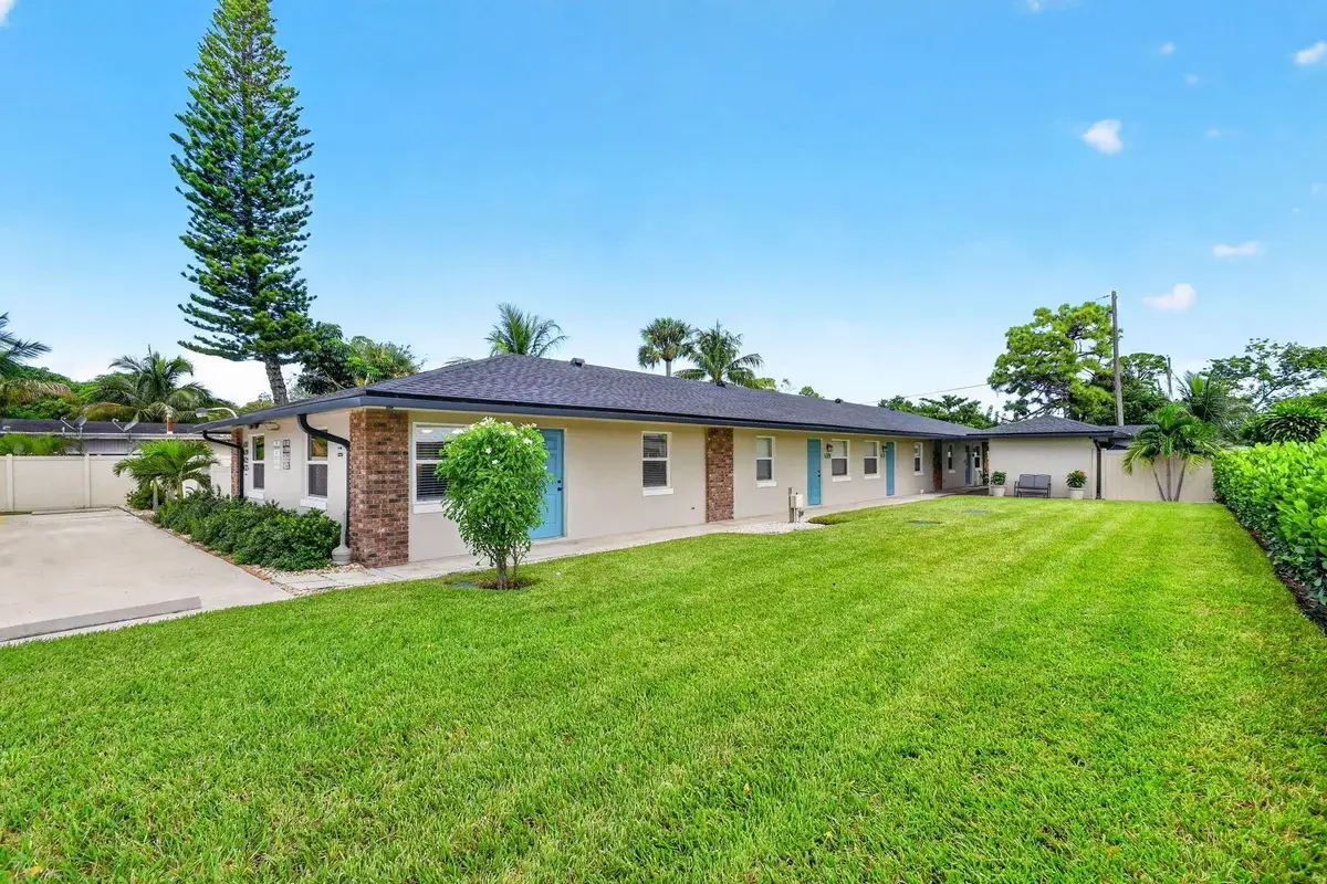 4317 Vermont Ave, Lake Worth: photo 1 of 19