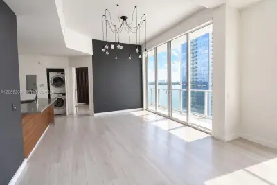 601 NE 27th St #1806, Miami: photo 1 of 33