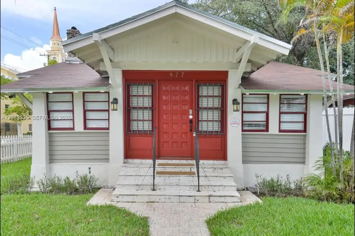 House in Miami: photo 1 of 73