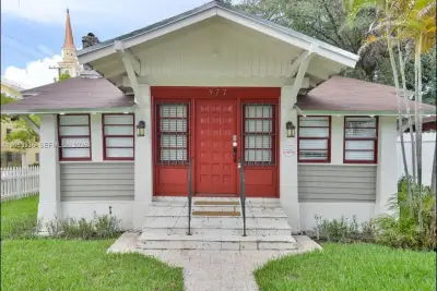 House in Miami: photo 1 of 73