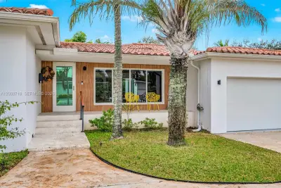 1080 NE 104th St, Miami Shores: photo 1 of 57