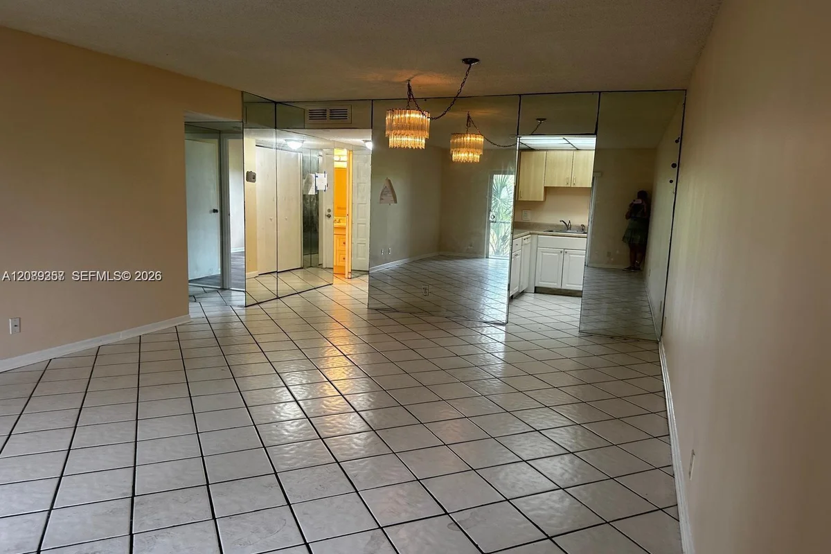 Condo in Lauderhill: photo 1 of 22