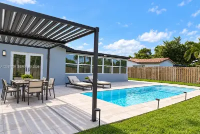 401 S Highland Dr, Hollywood: photo 1 of 31