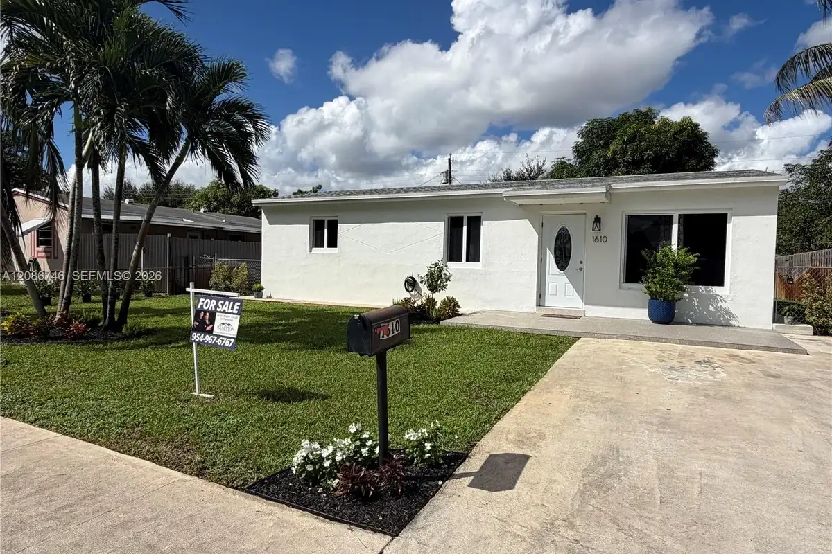 1610 N 70th Ave, Hollywood: photo 1 of 19