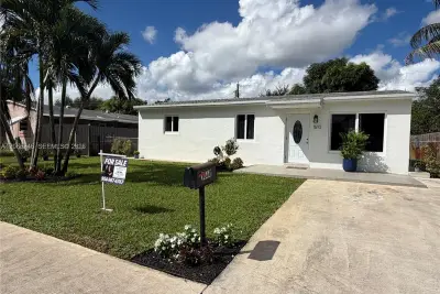1610 N 70th Ave, Hollywood: photo 1 of 19