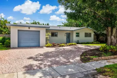 898 SW 10th Ave, Boca Raton: photo 1 of 47