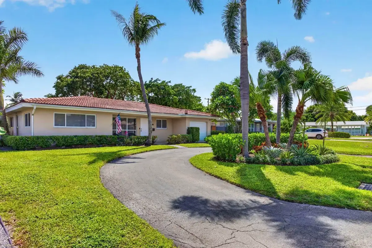2520 SE 5th St, Pompano Beach: photo 1 of 39